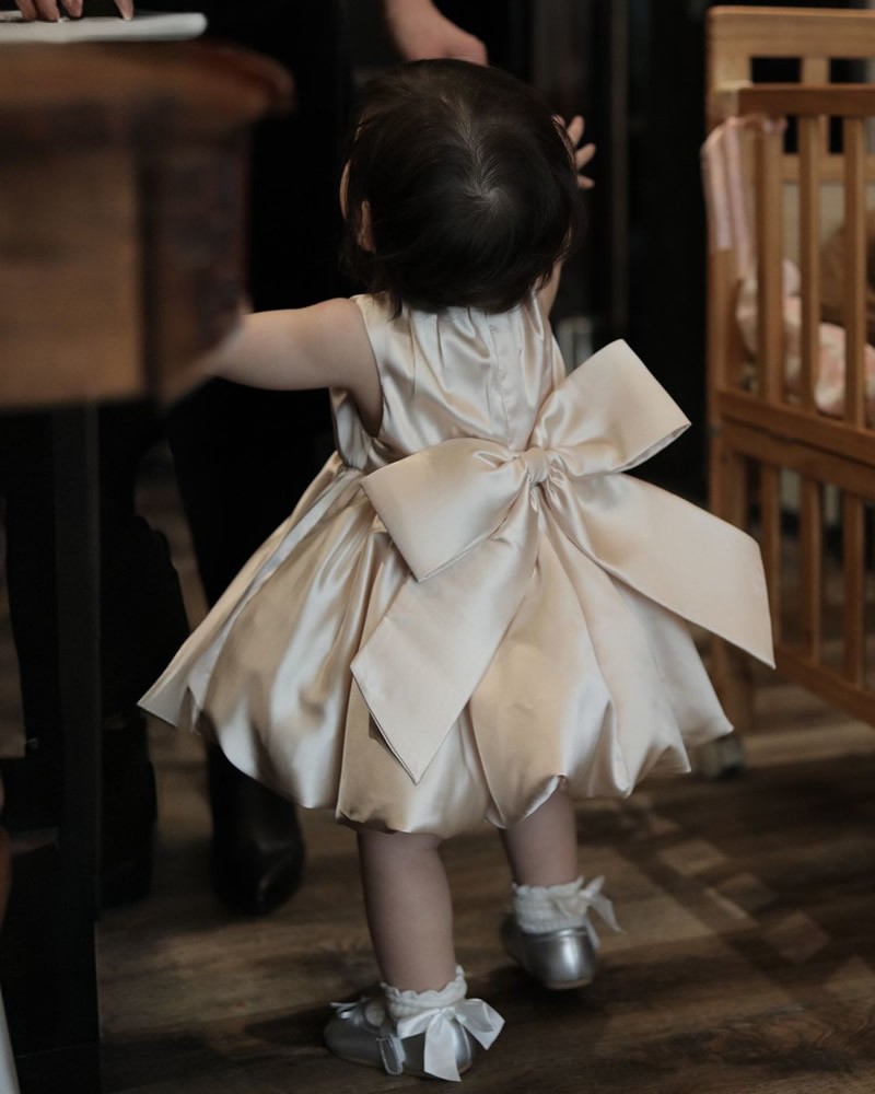 婴儿香槟色缎面中长款泡泡连身裙礼服